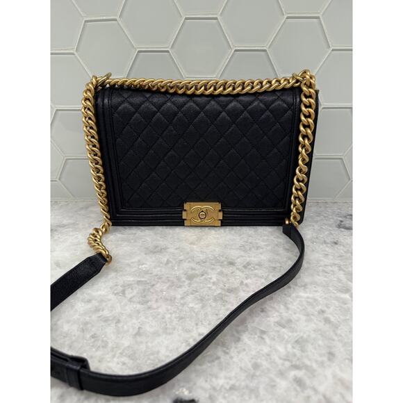 AUTHENTIC Chanel Boy Bag.- Navy Quilted Large - Picture 1 of 13
